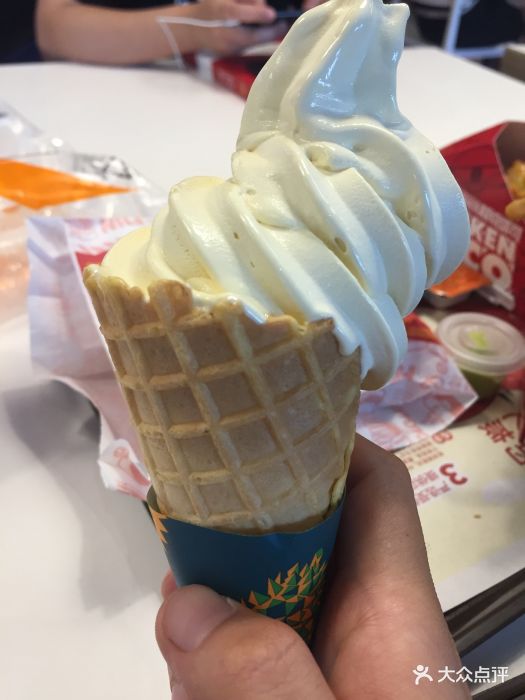 肯德基(宁波永达店)金枕榴莲冰淇淋华夫筒图片