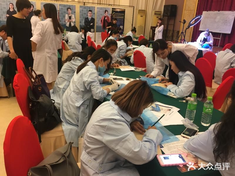 海霞国际百慕纹绣培训学校上课实景图片