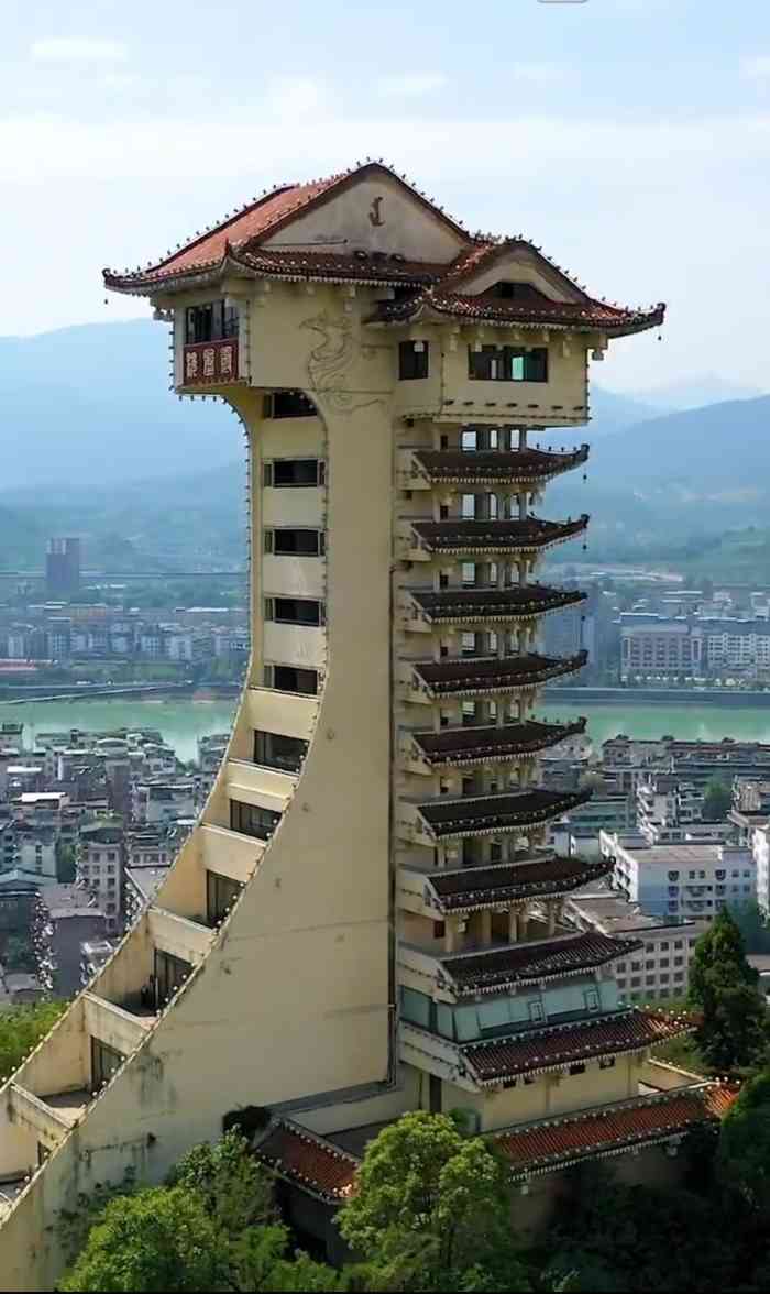 凤凰山公园-"广元凤凰山公园城市的"绿心"和女性文化.