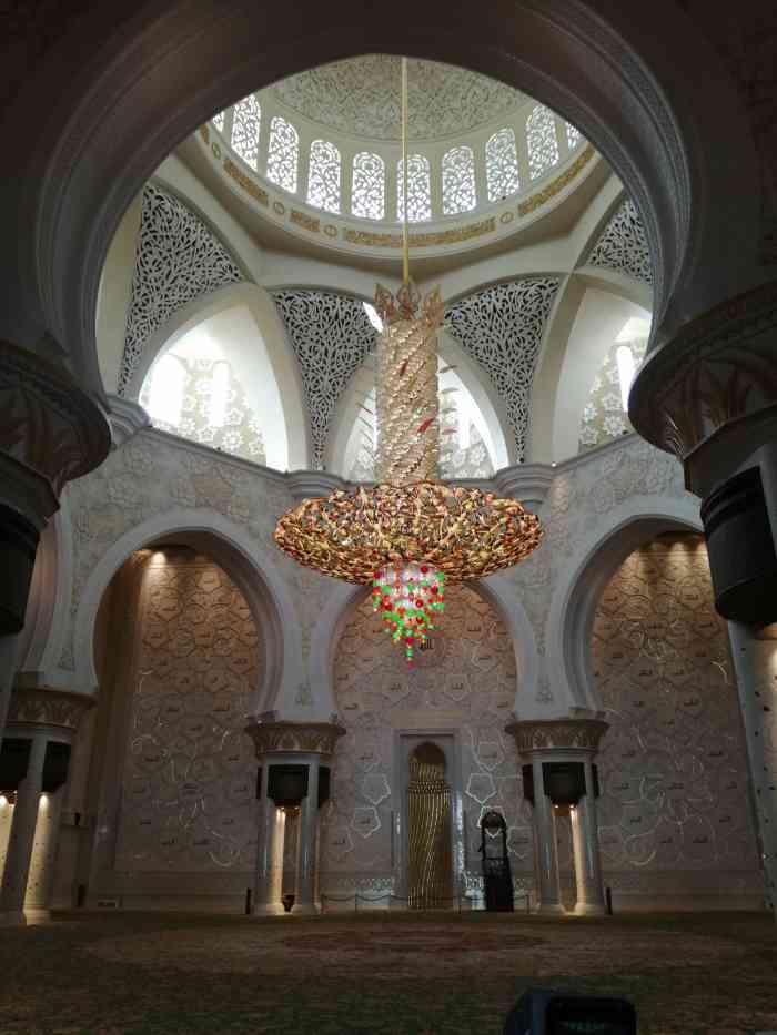朱美拉清真寺-"迪拜最大最美的久美拉清真寺耗资55亿.