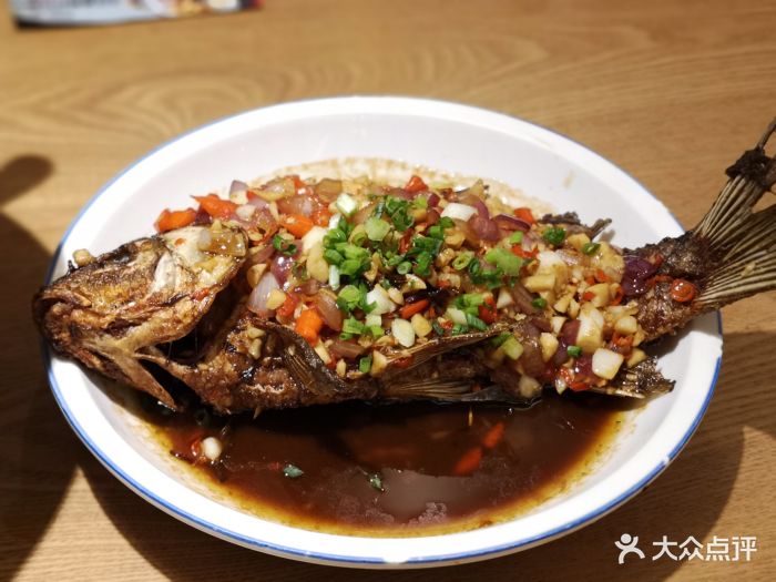 费大厨辣椒炒肉(万达广场店)香煎鲫鱼图片