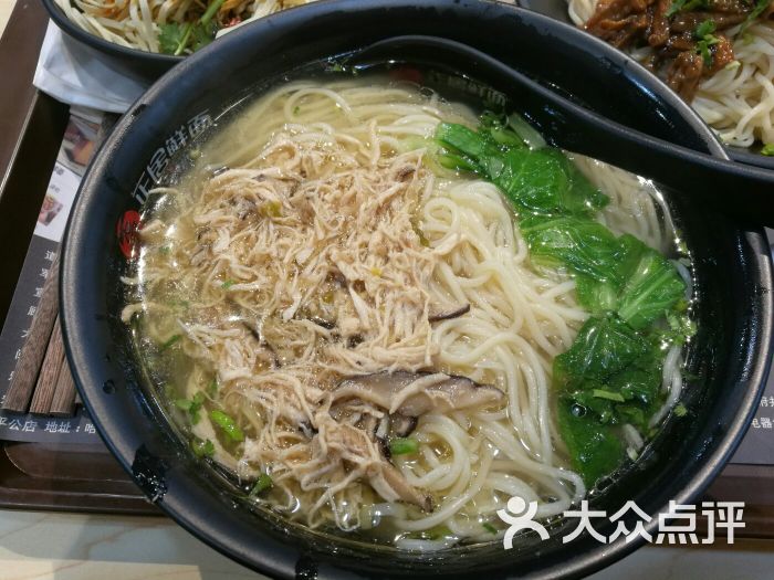 正居鲜面香菇鸡丝汤面图片 - 第1张