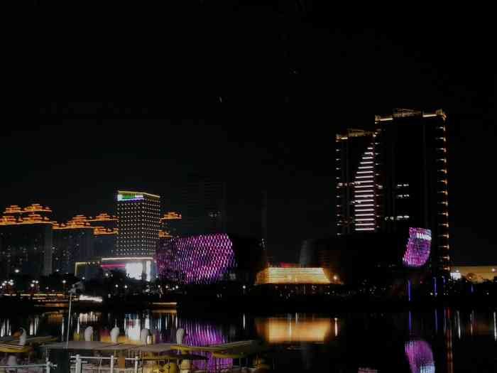 燕湖公园-"回老家溧阳,晚上又一次徒步燕湖公园,夜景.