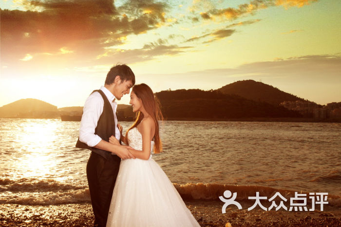 艾菲国际婚纱_动漫婚纱情侣头像(2)