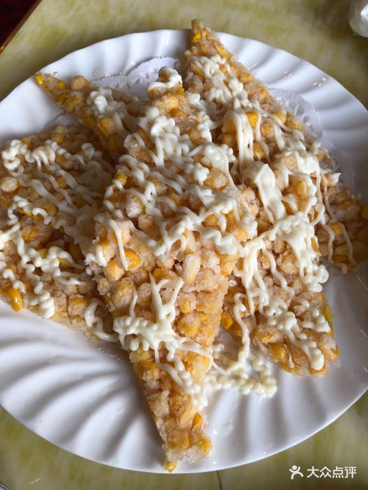 天太热,怕进厨房,在楼下餐厅解决晚饭。小.-玉