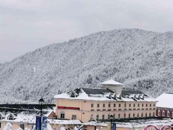 西岭雪山枫叶酒店-"千万不要定这个酒店!环境差 设施就更.