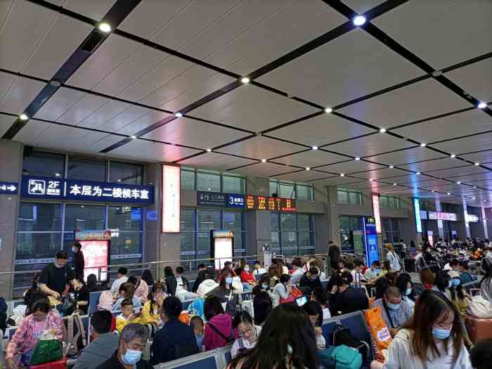 宜昌东站-"进站了!宜昌东站位于湖北宜昌市,是个比较.