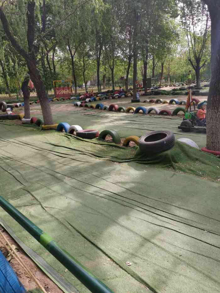 奥森乐仕堡-"在奥森公园里面,奥森很大,园内儿童娱乐也.