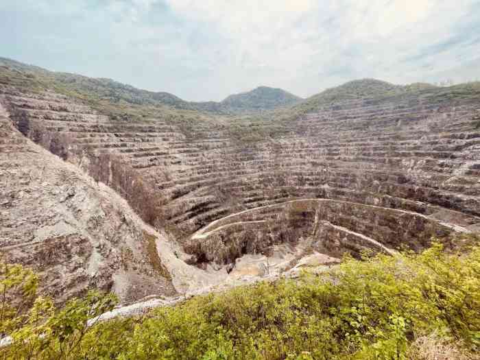 黄石国家矿山公园-"只有天坑,其余尚在建设.人流稀少.我们把.