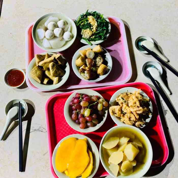 南台岩美食广场-"#山顶美食小广场# 位处清源山山顶,建议.
