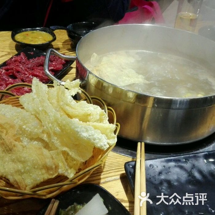 哈皮牛耶潮汕牛肉火锅