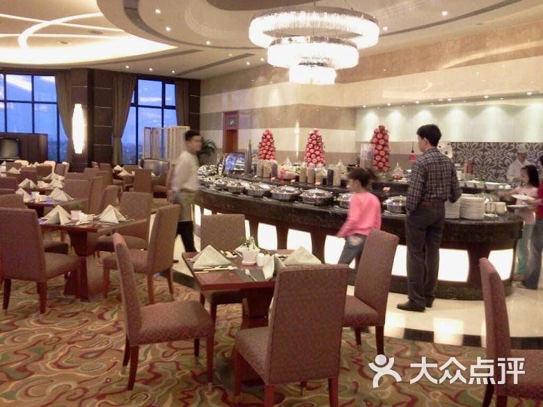 东郊宾馆心悦自助餐厅晚上的自助餐很美味,最近还有买一送一活动图片