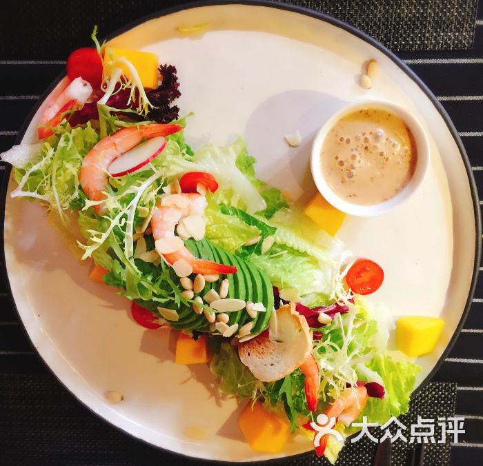 鲜虾牛油果沙拉