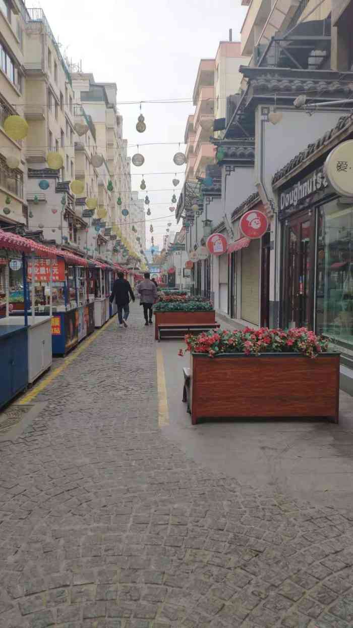 阳明巷美食街"路过安宁,发现了"阳明巷.安宁宝石花路.