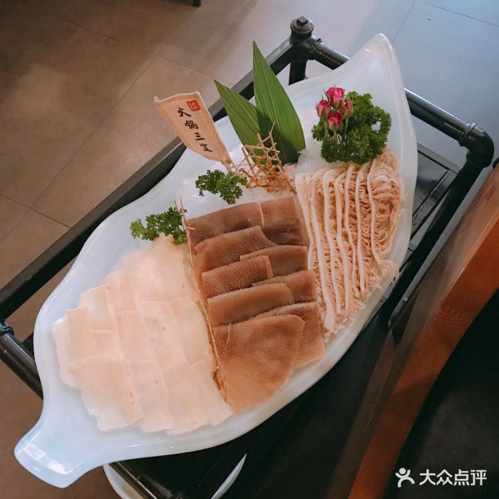 左庭右院鲜牛肉火锅(苏州中心店)火锅三宝图片 第1张