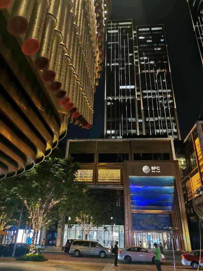 bfc外滩金融中心-"周末有夜市,就来凑凑热闹.很多摊位