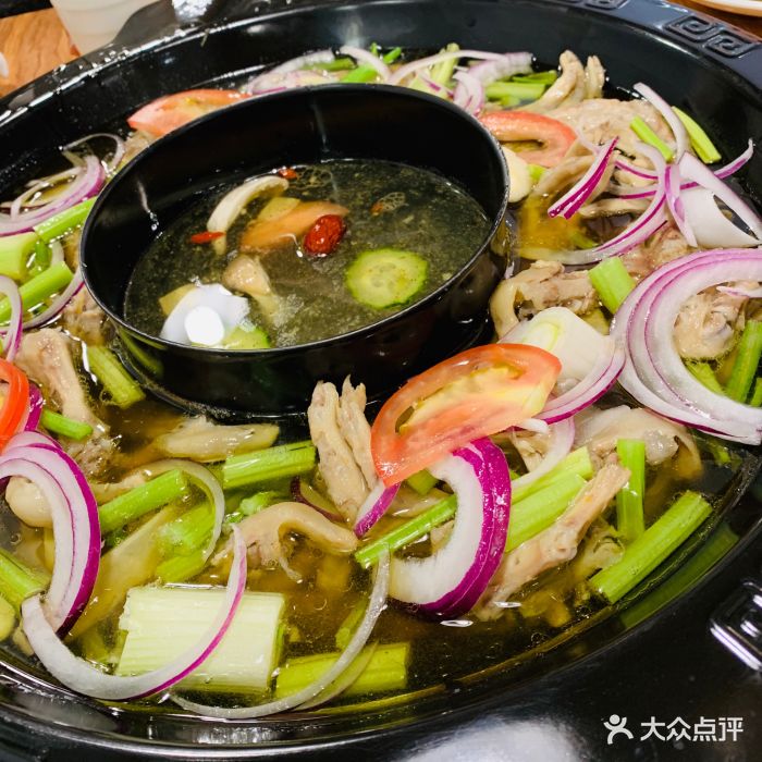 第一次吃鸭掌火锅,感觉很特别,锅底汤是里.-掌酱烧鱿鱼圈图片