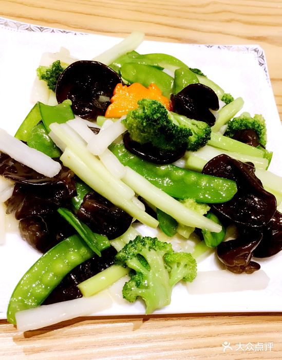 小镇大厨新概念复合中餐厅(凯丹广场店)清肺小炒图片
