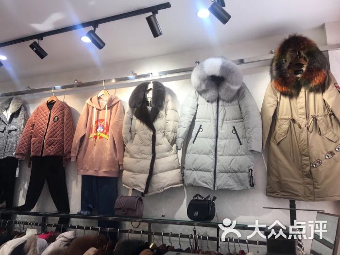 红英服饰(塘南路店)图片 第5张