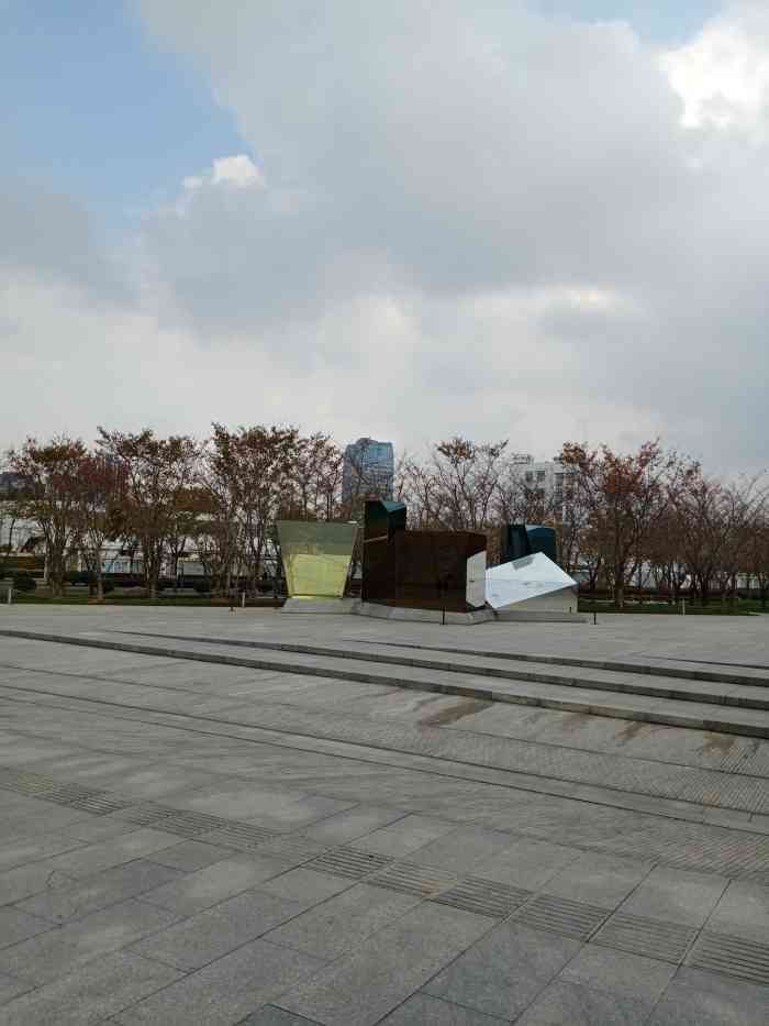 滨江滑板公园-"徐汇滨江滑板公园是市区仅有的免费,疫