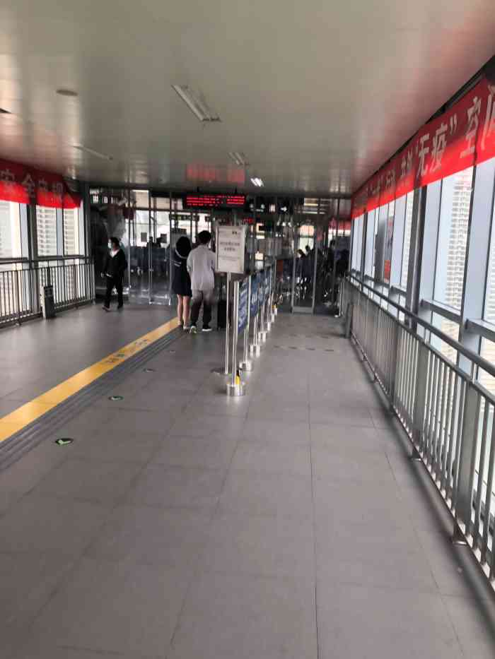 房山城关(地铁站)-"地铁站名字叫房山城关,其实离真正