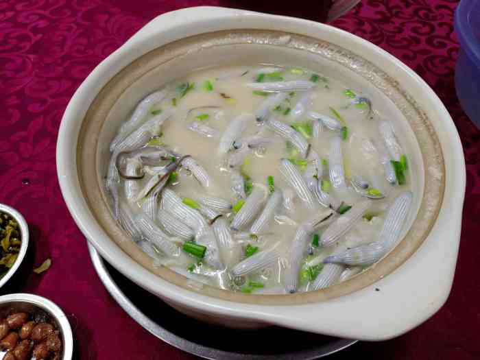 高桥红树林泥虫粥-"过年路过吃了一煲泥虫粥,四个人元