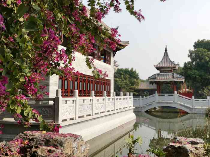 粤剧大观园-"粤剧大观园位于佛山市顺德区顺峰山公园