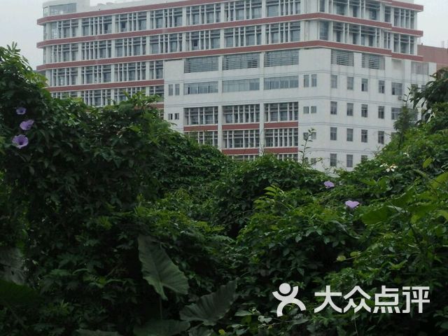 湛江师范学院-西门