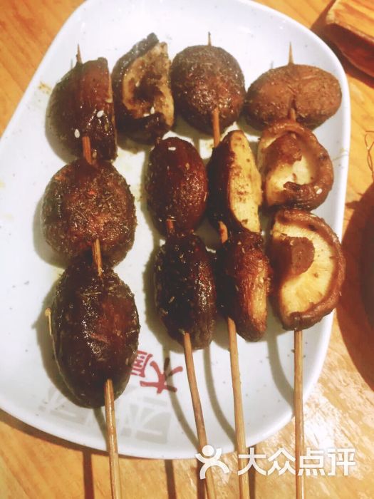 木屋烧烤:服务员态度冷漠,菜里有虫还会动.深圳