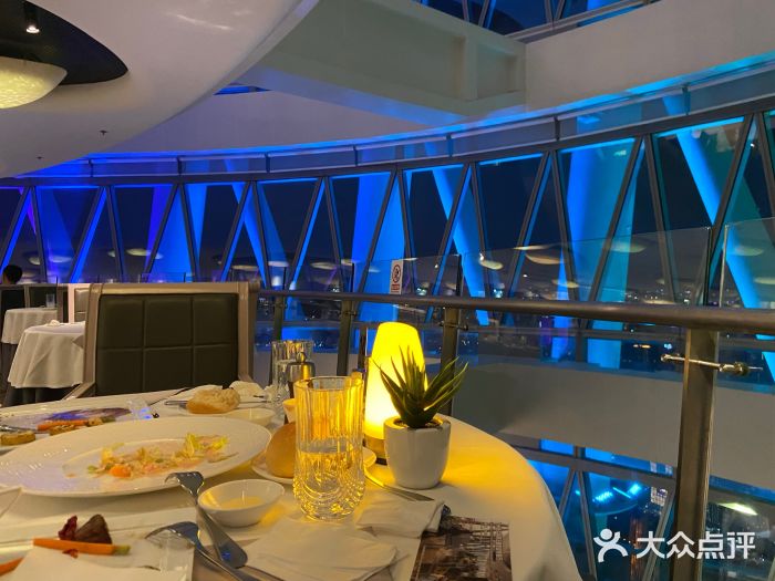 广州塔卢特斯法国旋转餐厅图片