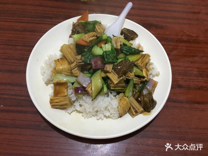 腐竹烧牛腩盖浇饭