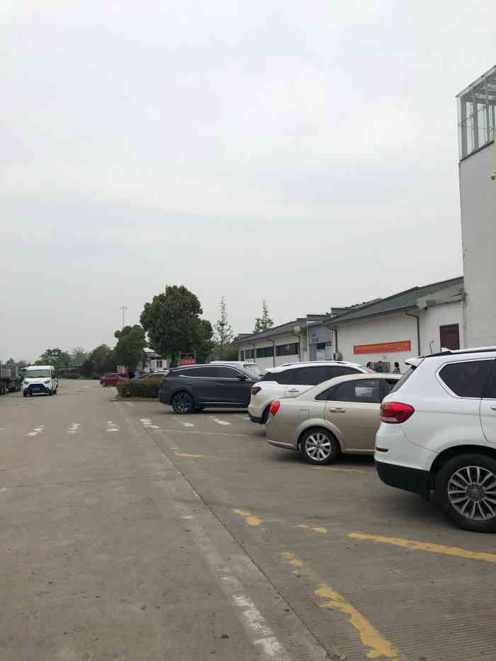 太白岛服务区停车场-