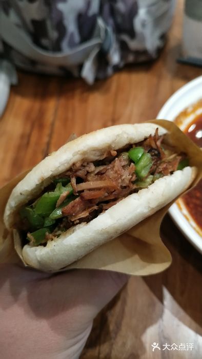 娇媚(国瑞城店)猪头肉肉夹馍图片