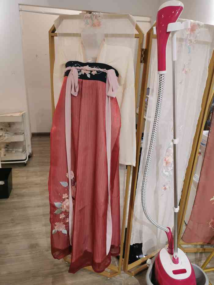花朝记汉服(香槟广场店)-"这家店在香槟广场里面不算