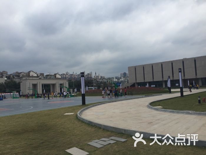 华阳中学图片 第1张