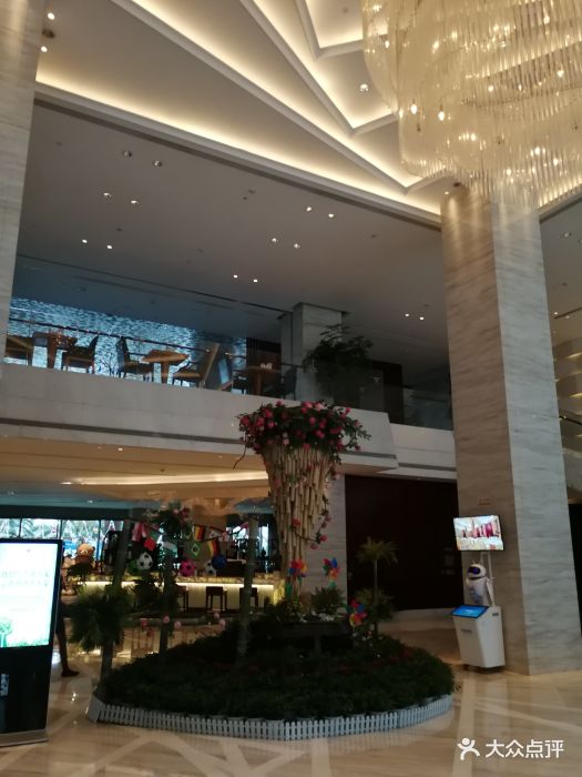 百伦国际酒店挑空的大厅(二层是早餐厅)图片 - 第74张