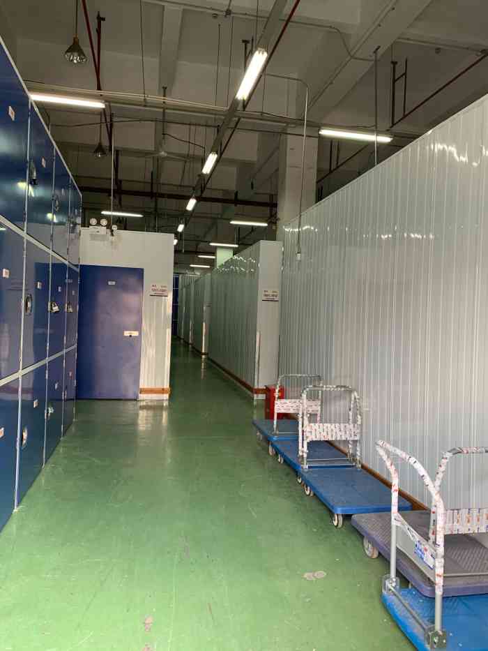 迷你cc自助仓迷你仓(虹桥店)-"这个迷你仓库里面很大的,搞得很干净,.