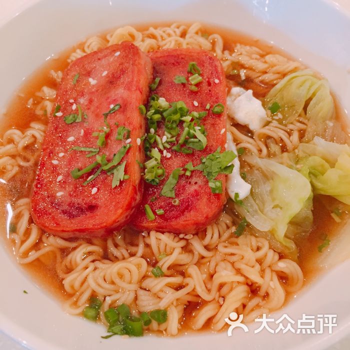 精选特级午餐肉煎蛋公仔面