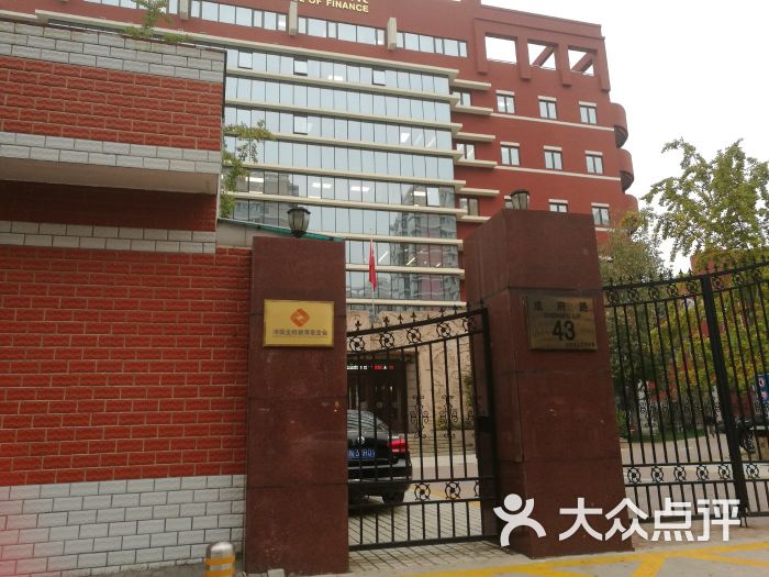 清华大学五道口金融学院停车场图片 - 第2张