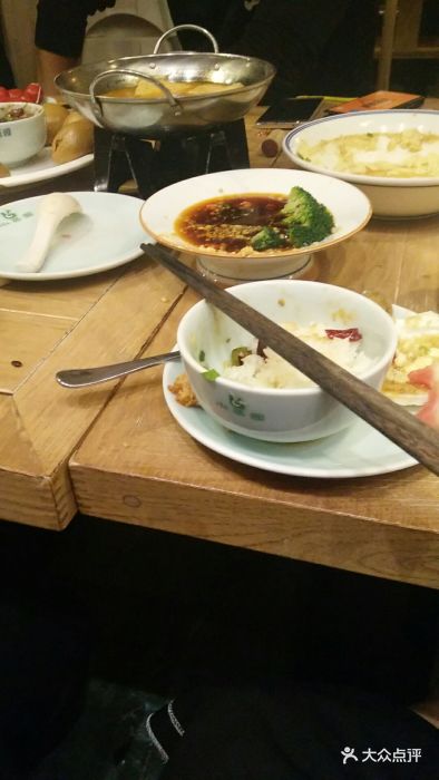 小菜园在当地人口碑非常好,客人进门服务员.