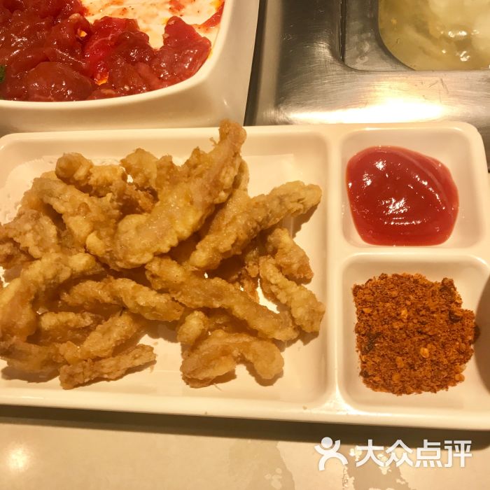 海底捞火锅:海底捞以服务态度好出名,这家在.上