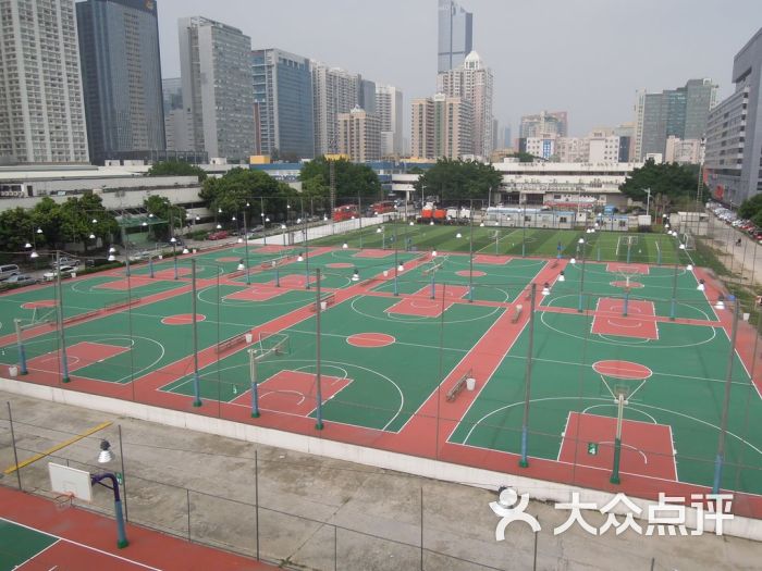 皇冠体育中心-篮球场-环境-篮球场图片-深圳运