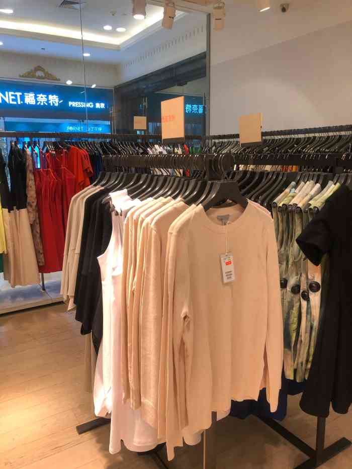 cos(环球港店)-"很喜欢的一家服装店,是h&m的高端品牌