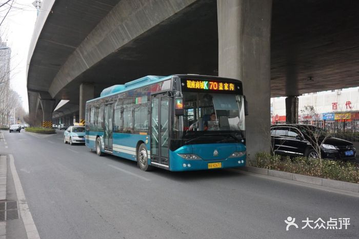 公交车(32路)图片
