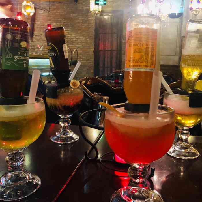 萧条的让我点怅然 毕竟以前的闺蜜聚会,喝酒,聊天的圣地 现在居然落败