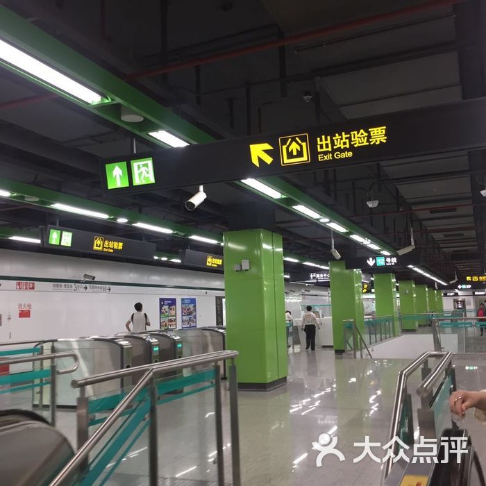 虹漕路-地铁站
