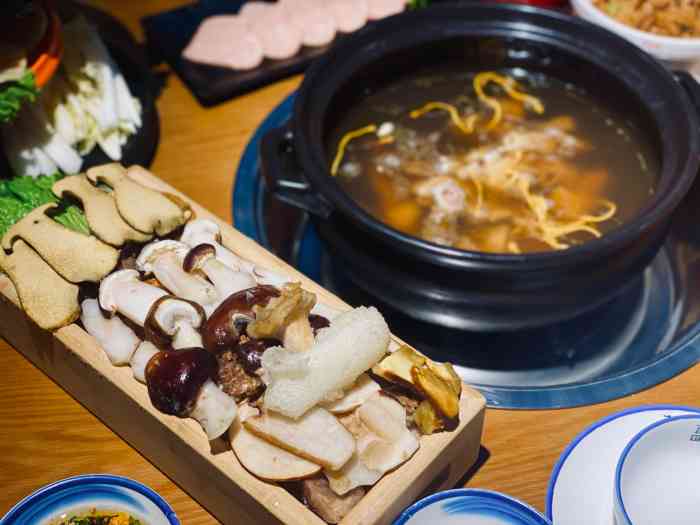 菌彩野生菌火锅(滇池店)-"跟朋友到昆明旅游,就在大众