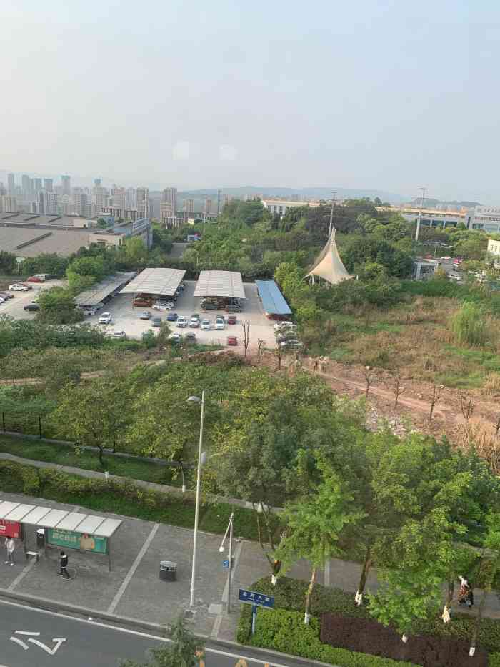 翠云(地铁站"重庆渝北地铁三号线:翠云轻轨站,地面环境.