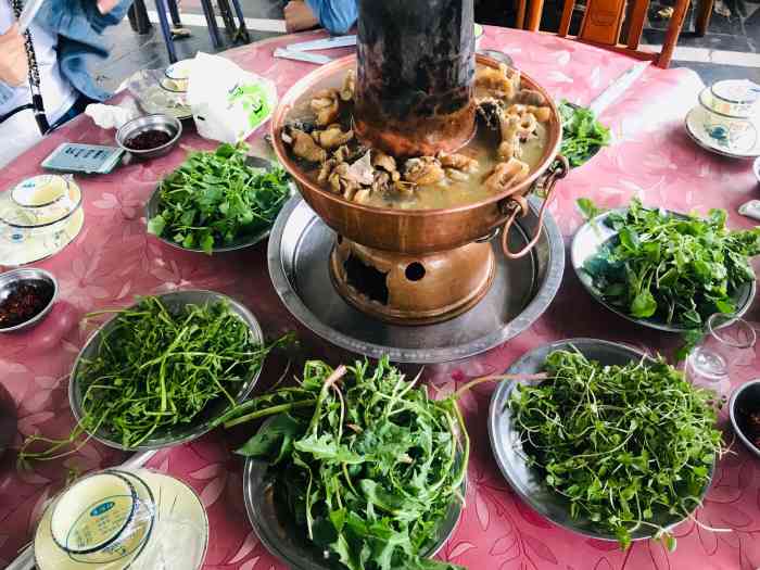 野菜海鲜馆"人多,味道还不错,铜火锅有特点-大众点评移动版