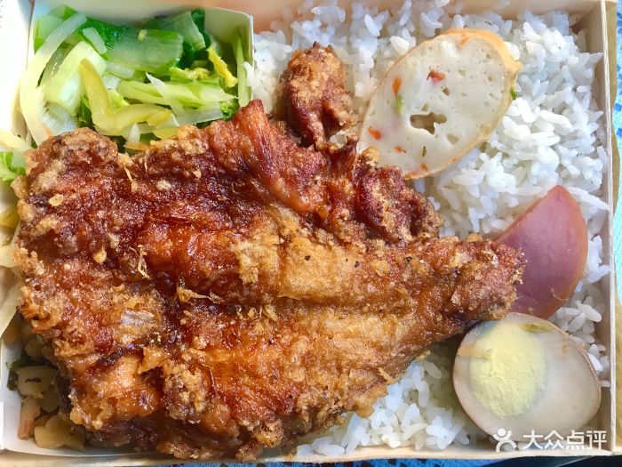 东池便当(吴中路店)脆皮鸡腿饭图片